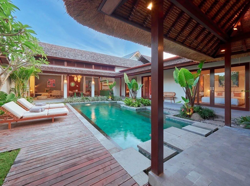 Modern 3-Bedroom Villa in Canggu – Private Pool & Near Batu Belig Beach — image 4