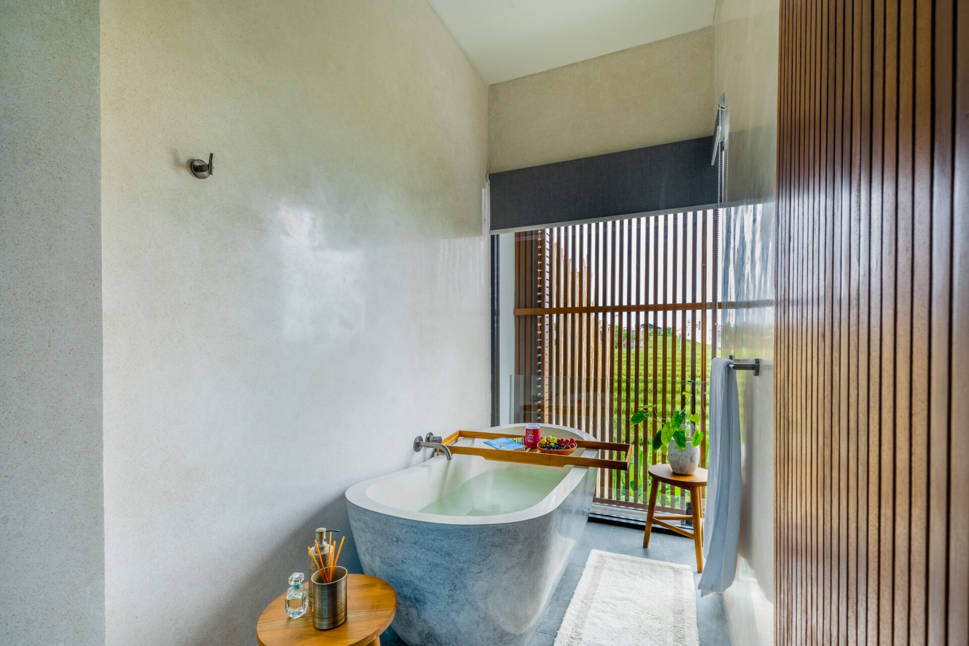 Modern 3-Bedroom Rice Field Villa for Rent in Pererenan — image 14