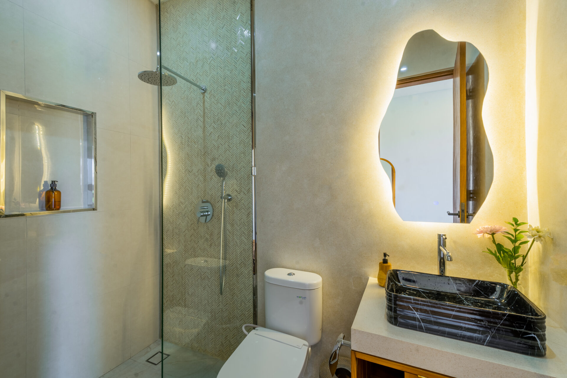 Modern 3-Bedroom Rice Field Villa for Rent in Pererenan — image 18