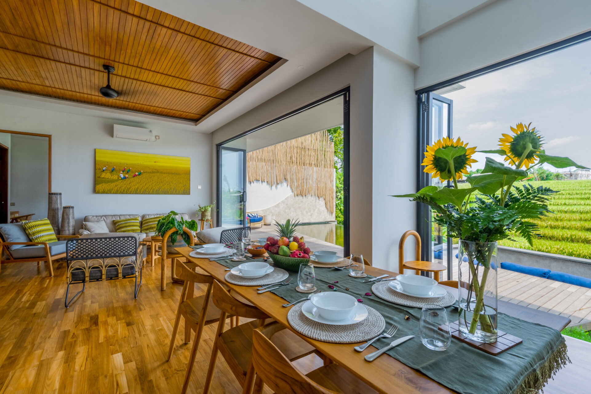 Modern 3-Bedroom Rice Field Villa for Rent in Pererenan — image 6