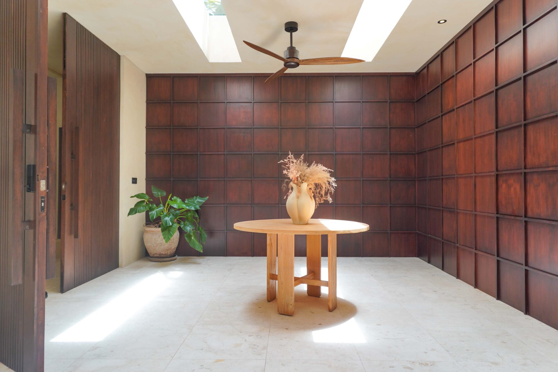Modern 3-Bedroom Riverside Villa for Yearly Rent in Tumbak Bayuh — image 18