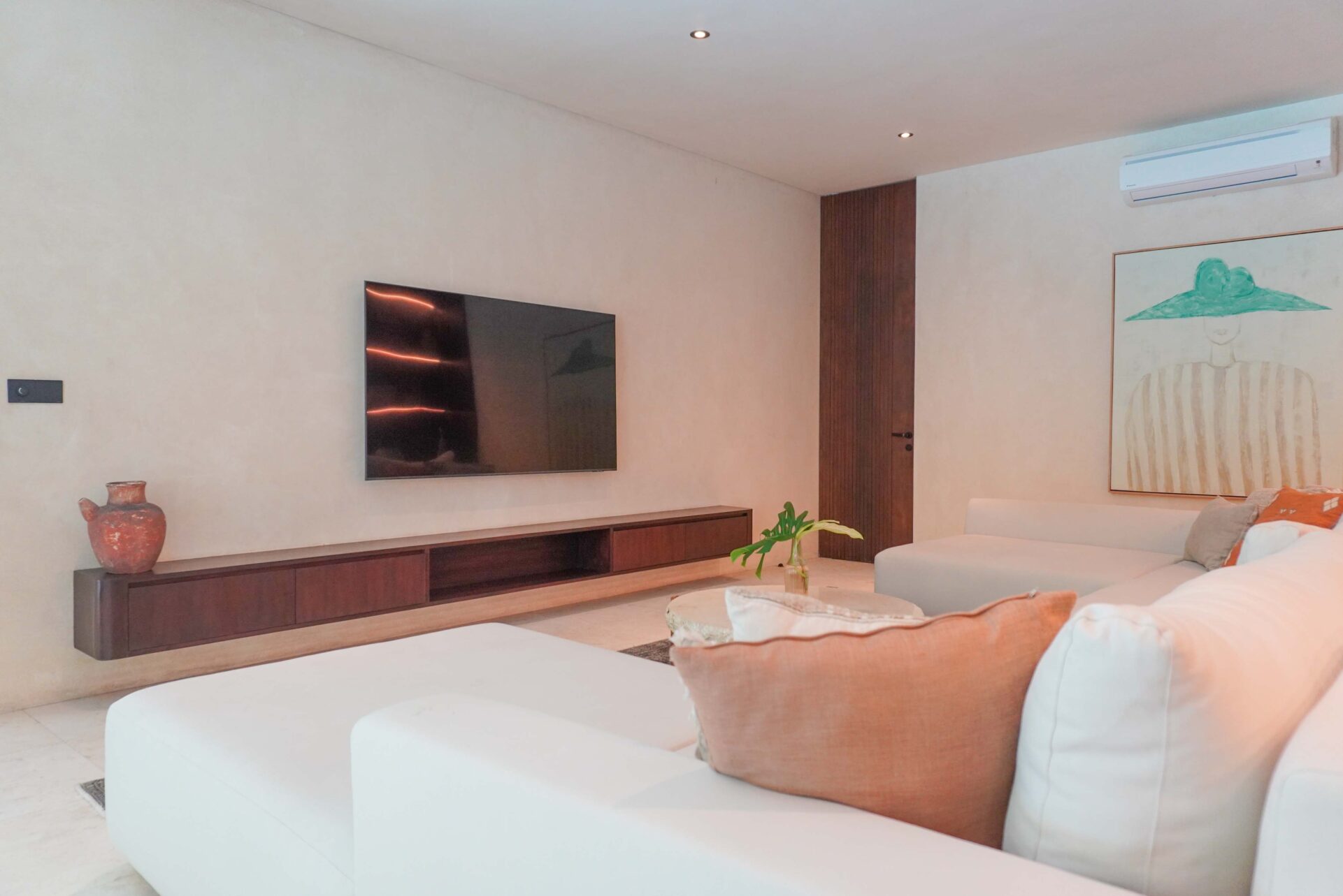 Modern 3-Bedroom Riverside Villa for Yearly Rent in Tumbak Bayuh — image 7