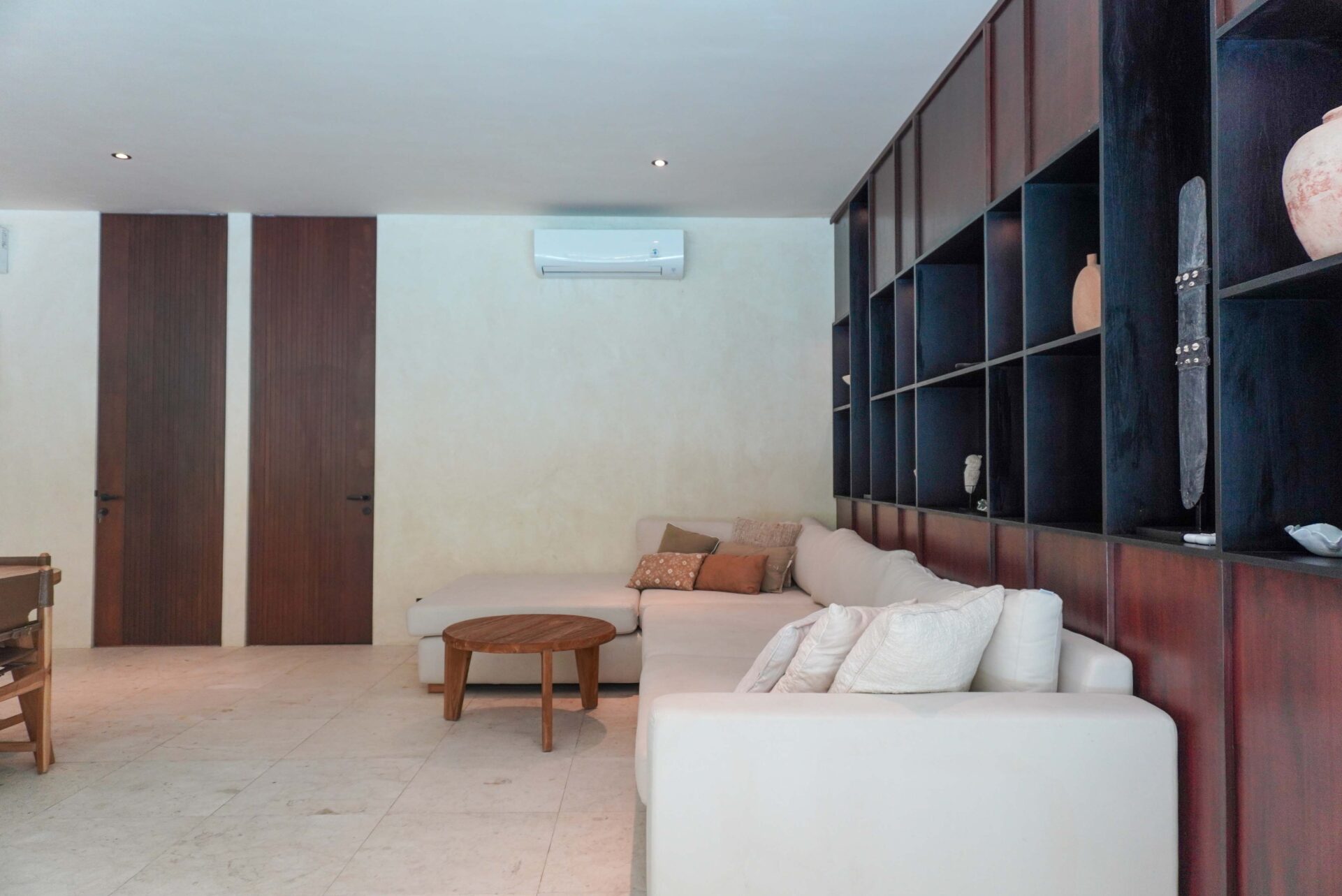 Modern 3-Bedroom Riverside Villa for Yearly Rent in Tumbak Bayuh — image 11