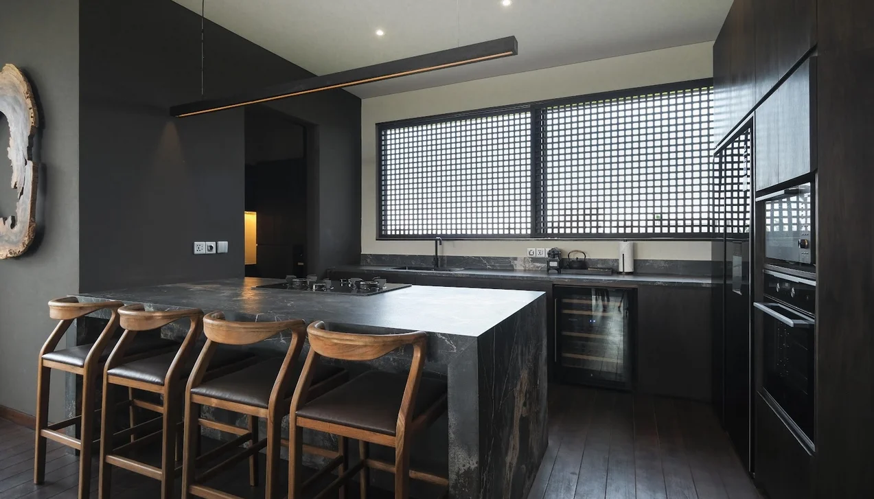 3-Bedroom Villa with Rooftop Pool in Pererenan Canggu – Modern Villa — image 10