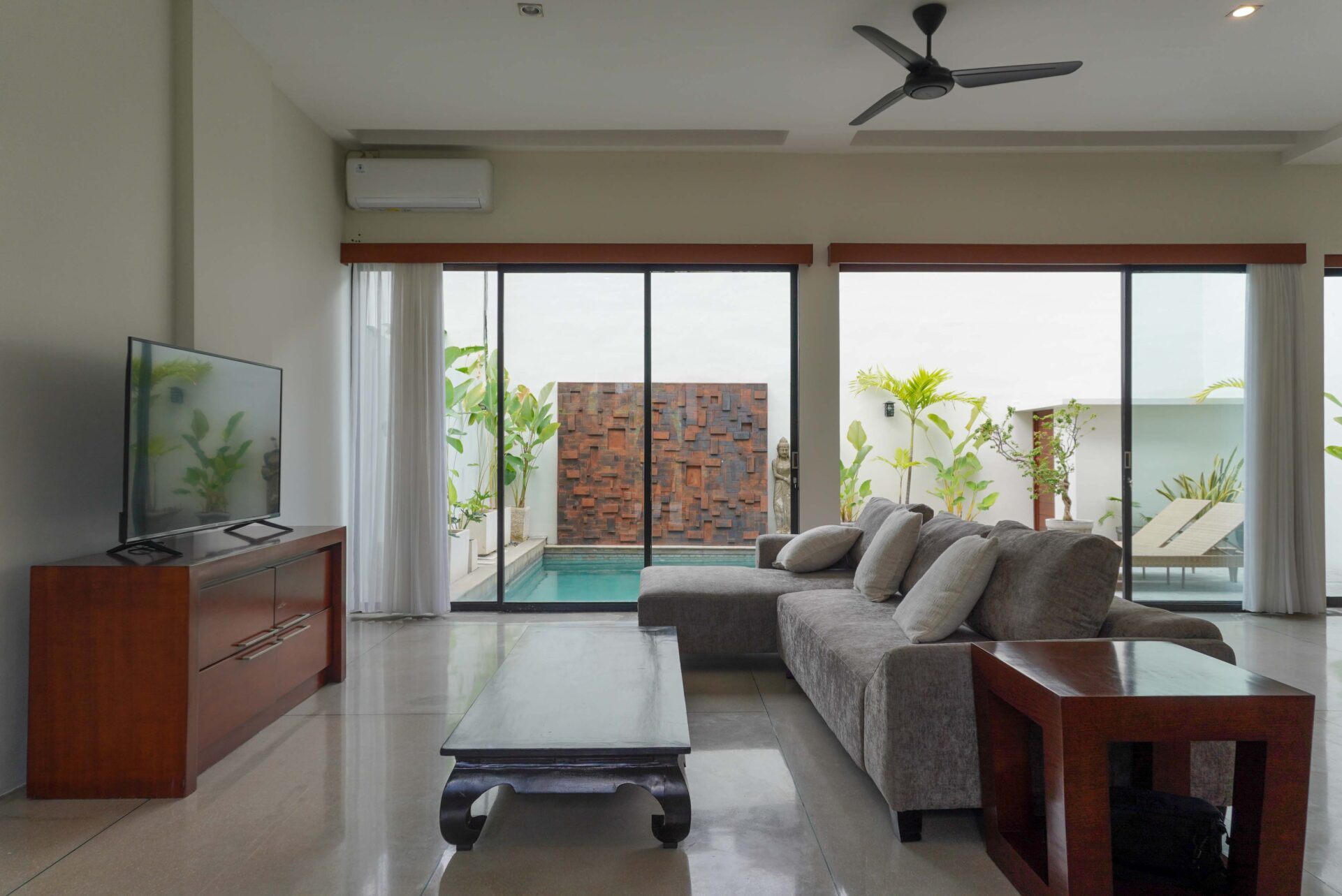 Modern 3 bedroom villa in Central Seminyak — image 5