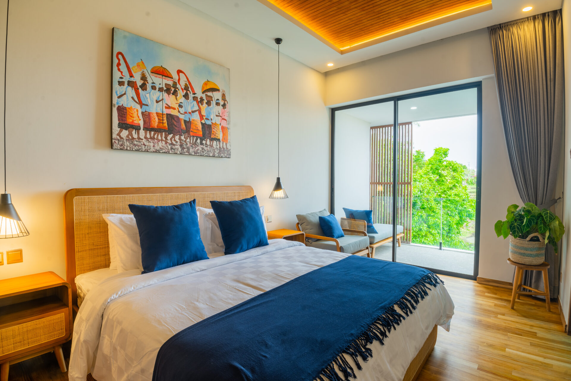 Modern 4-Bedroom Rice Field Villa in Pererenan — image 17