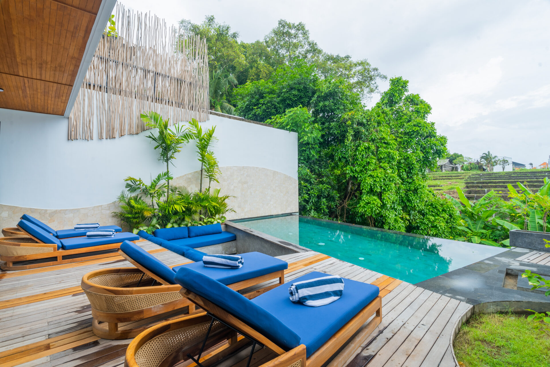 Modern 4-Bedroom Rice Field Villa in Pererenan