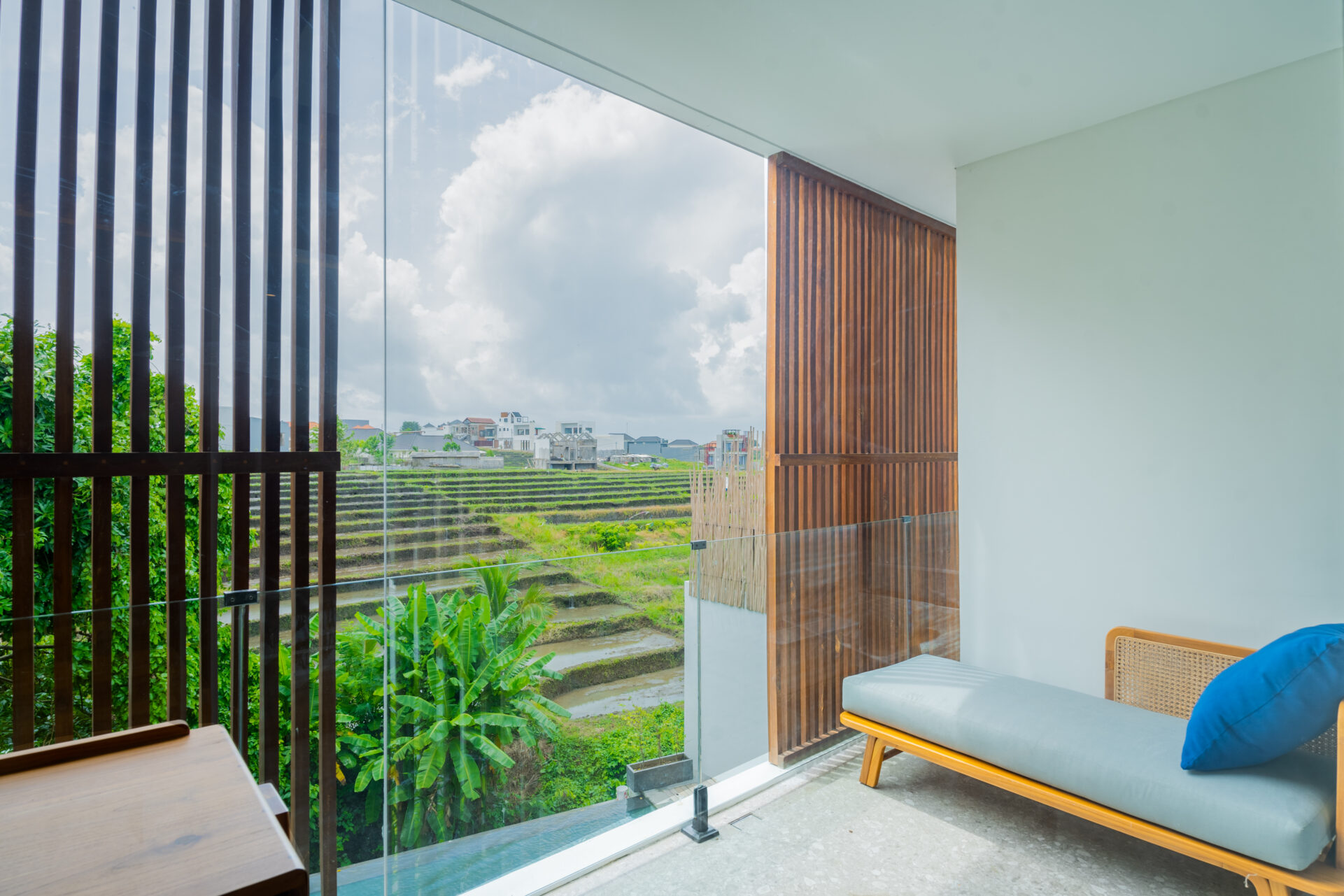 Modern 4-Bedroom Rice Field Villa in Pererenan — image 12