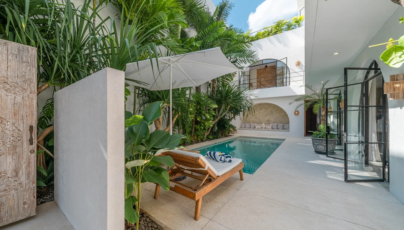 Modern 6-Bedroom Villa with Rooftop Jacuzzi & Private Pool in Umalas — image 4