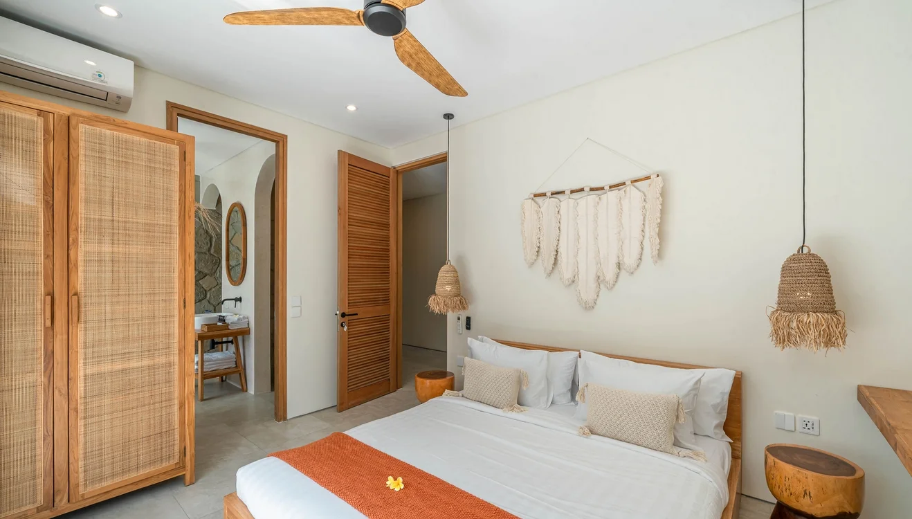 Modern 6-Bedroom Villa with Rooftop Jacuzzi & Private Pool in Umalas — image 17