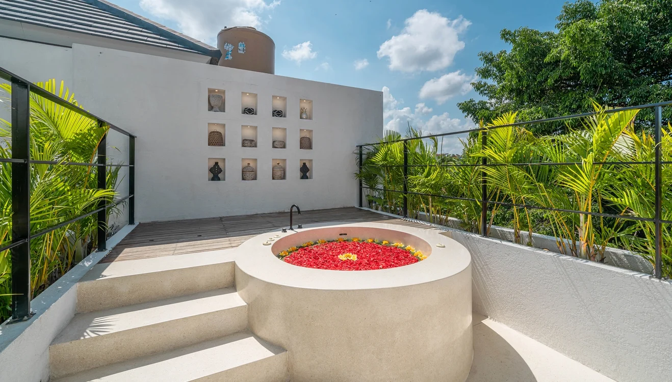 Modern 6-Bedroom Villa with Rooftop Jacuzzi & Private Pool in Umalas — image 15