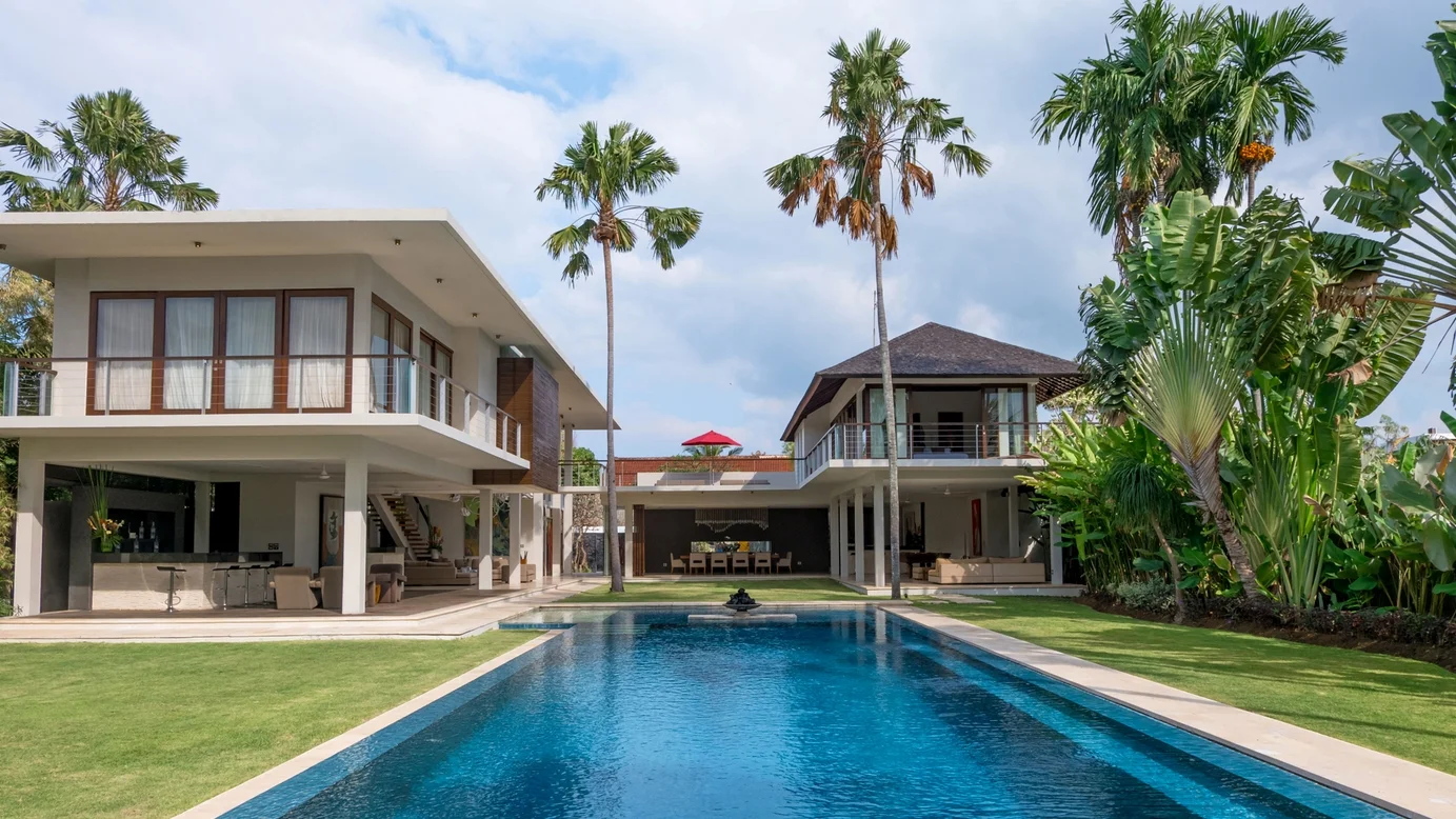 Party-Ready 5BR Villa w/ Pool, DJ Booth & Rooftop Lounge in Berawa – BVI2133 — image 7