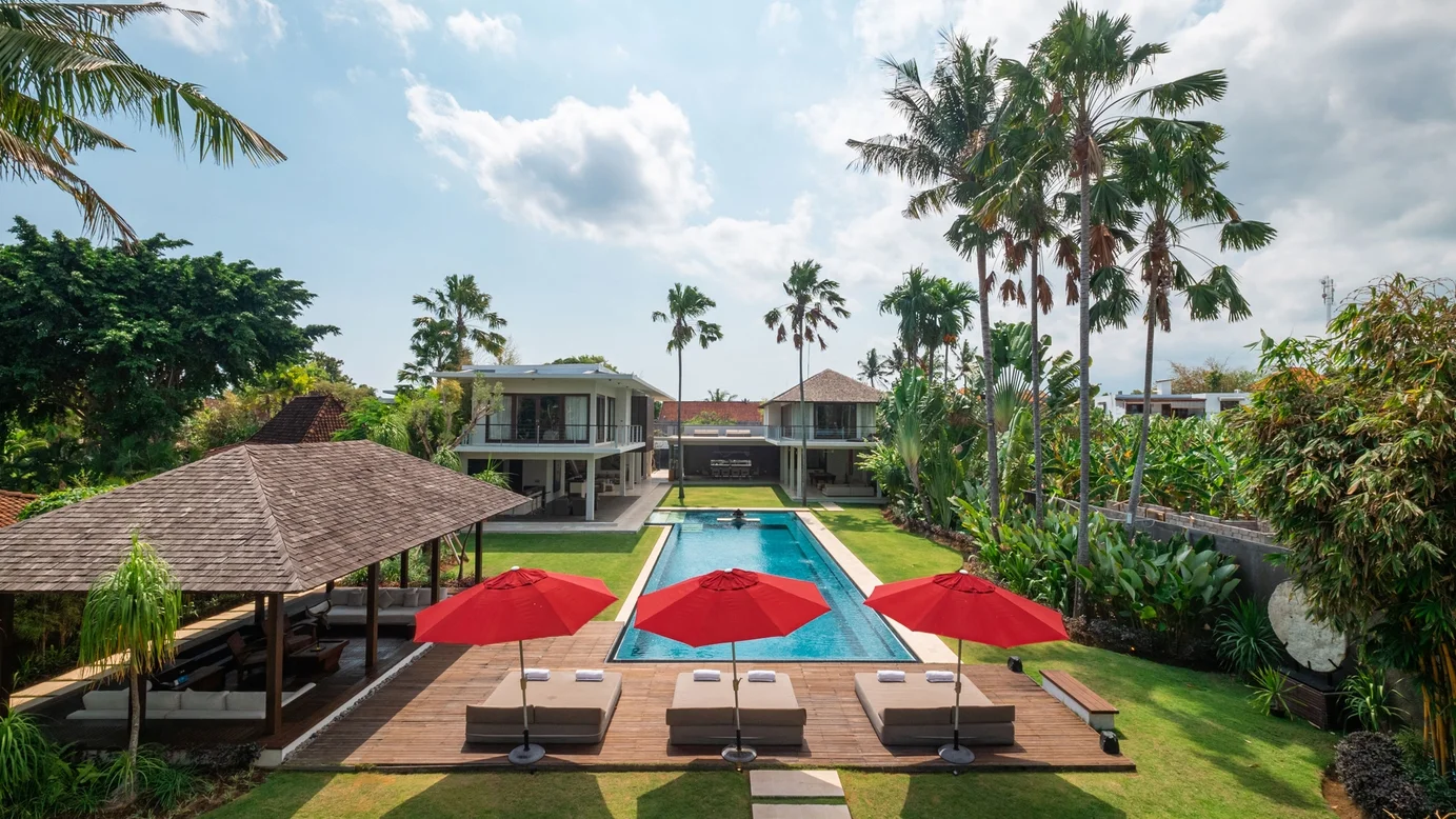 Party-Ready 5BR Villa w/ Pool, DJ Booth & Rooftop Lounge in Berawa – BVI2133 — image 6