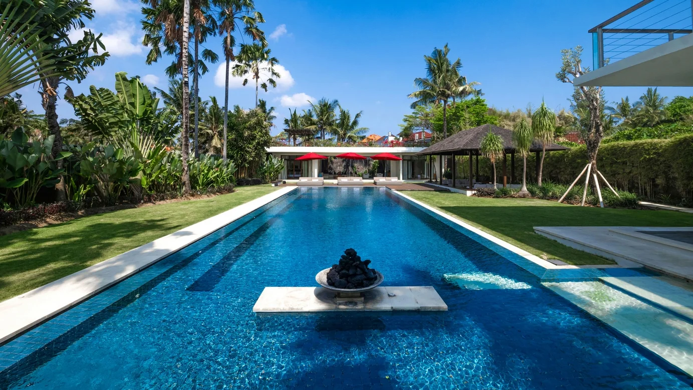 Party-Ready 5BR Villa w/ Pool, DJ Booth & Rooftop Lounge in Berawa – BVI2133 — image 4
