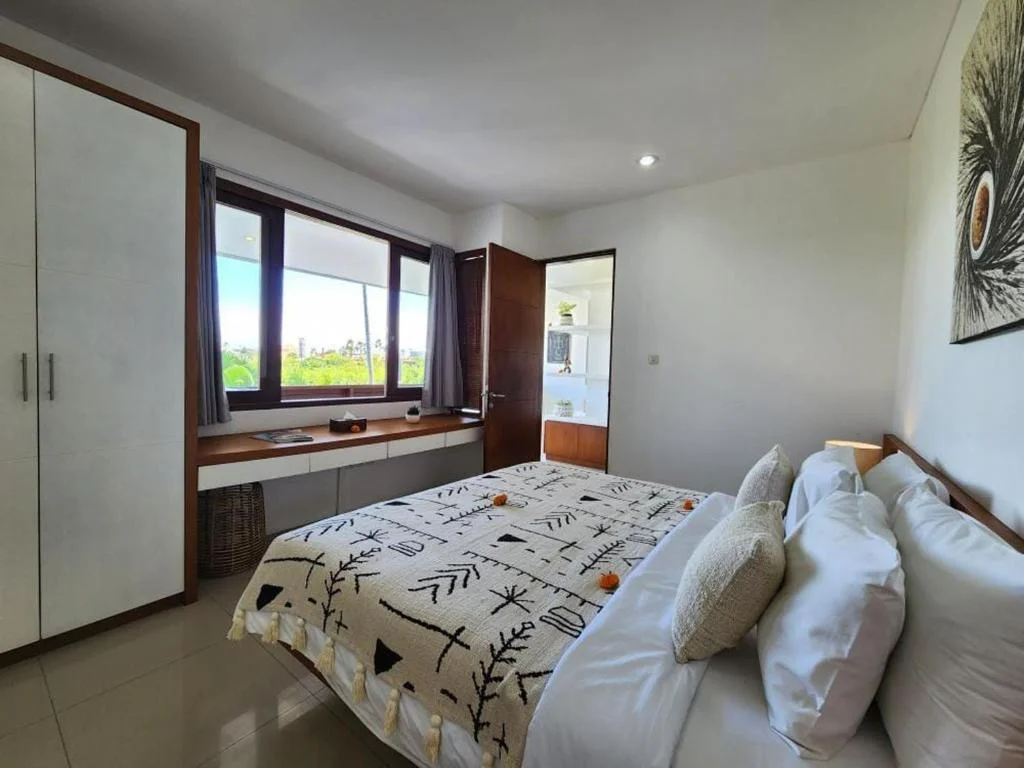 3-Bedroom Private Pool Villa Rental near Batu Belig Beach Seminyak – Peaceful Hideaway — image 11