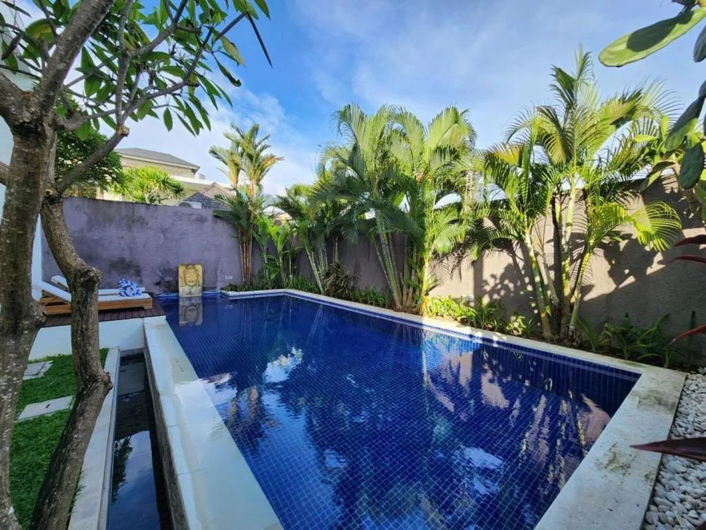 3-Bedroom Private Pool Villa Rental near Batu Belig Beach Seminyak – Peaceful Hideaway — image 5