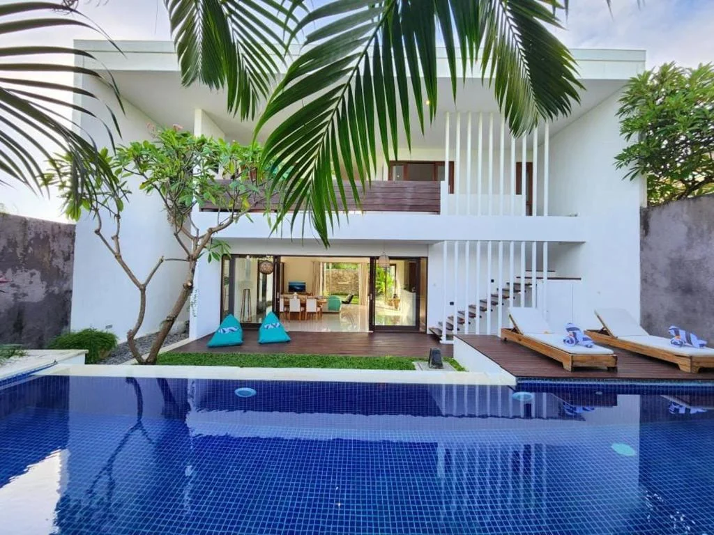 3-Bedroom Private Pool Villa Rental near Batu Belig Beach Seminyak – Peaceful Hideaway — image 4
