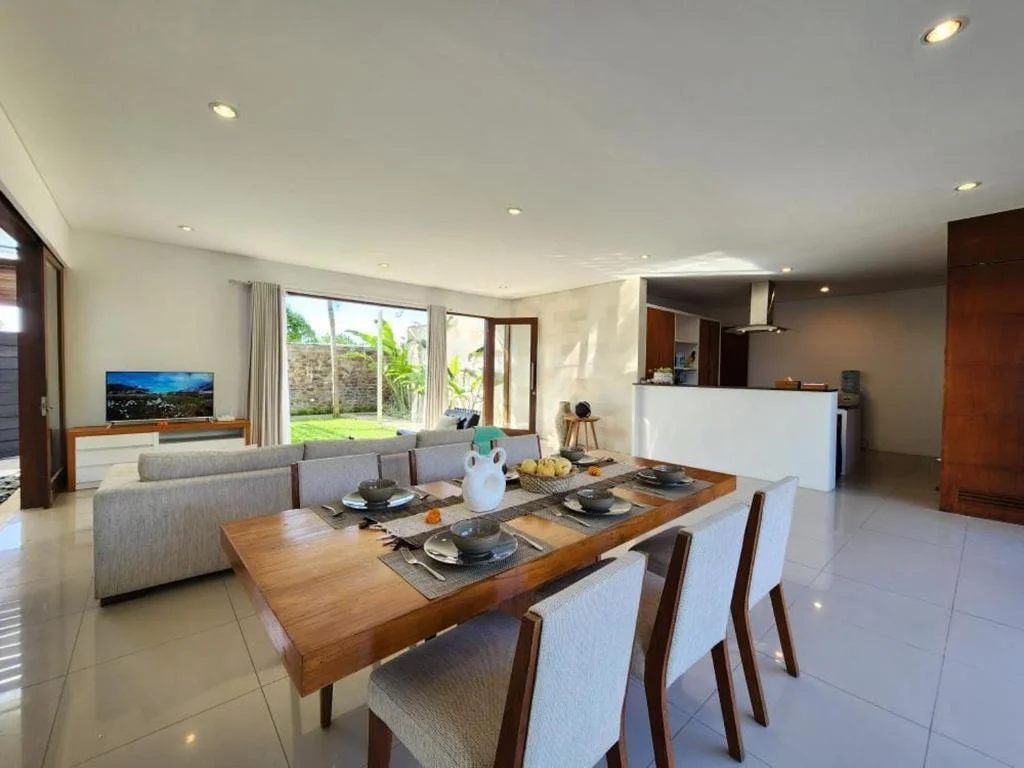 3-Bedroom Private Pool Villa Rental near Batu Belig Beach Seminyak – Peaceful Hideaway — image 8