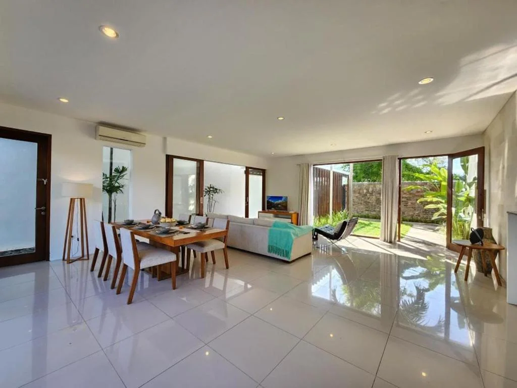 3-Bedroom Private Pool Villa Rental near Batu Belig Beach Seminyak – Peaceful Hideaway — image 7