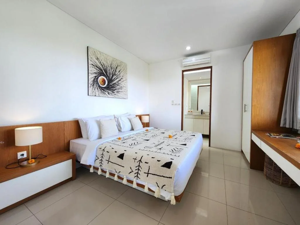 3-Bedroom Private Pool Villa Rental near Batu Belig Beach Seminyak – Peaceful Hideaway — image 16