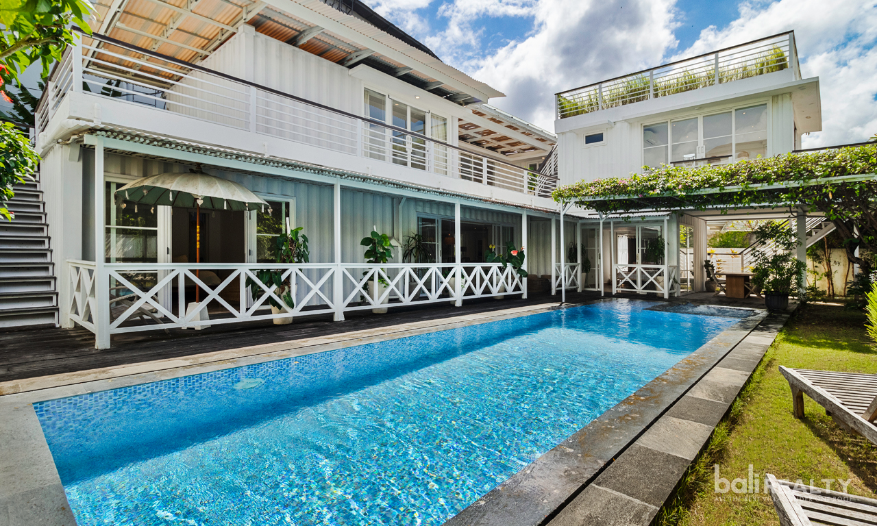 Prime Pererenan Location: Modern Four-Bedroom Villa with Jacuzzi and Rooftop, just a Short Walk to the Beach – 2964