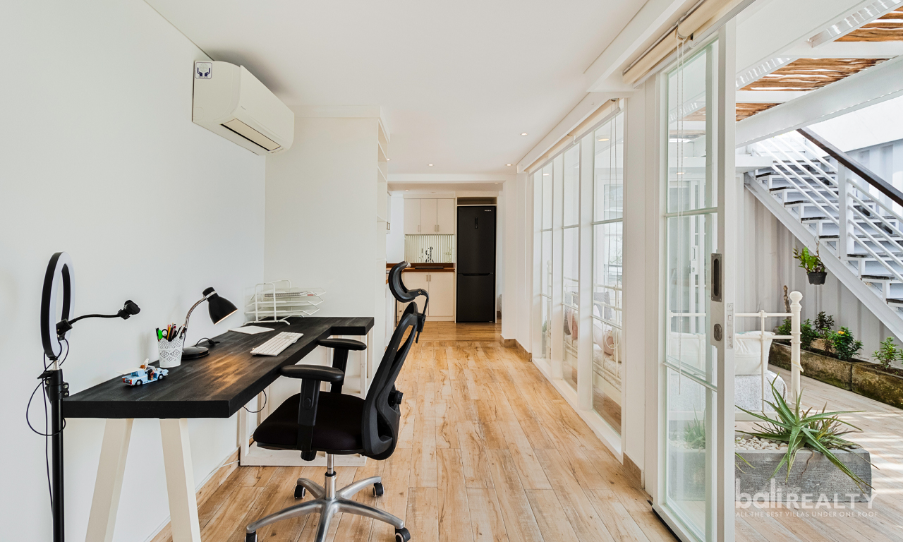 Prime Pererenan Location: Modern Four-Bedroom Villa with Jacuzzi and Rooftop, just a Short Walk to the Beach 2964 — image 9