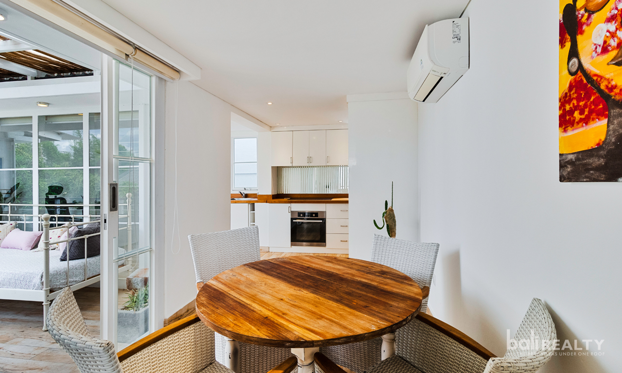 Prime Pererenan Location: Modern Four-Bedroom Villa with Jacuzzi and Rooftop, just a Short Walk to the Beach 2964 — image 10
