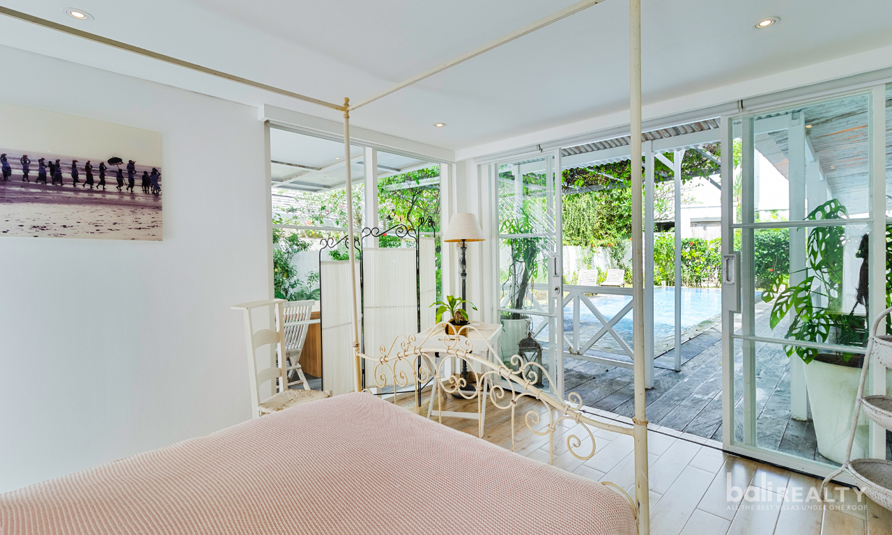 Prime Pererenan Location: Modern Four-Bedroom Villa with Jacuzzi and Rooftop, just a Short Walk to the Beach 2964 — image 12
