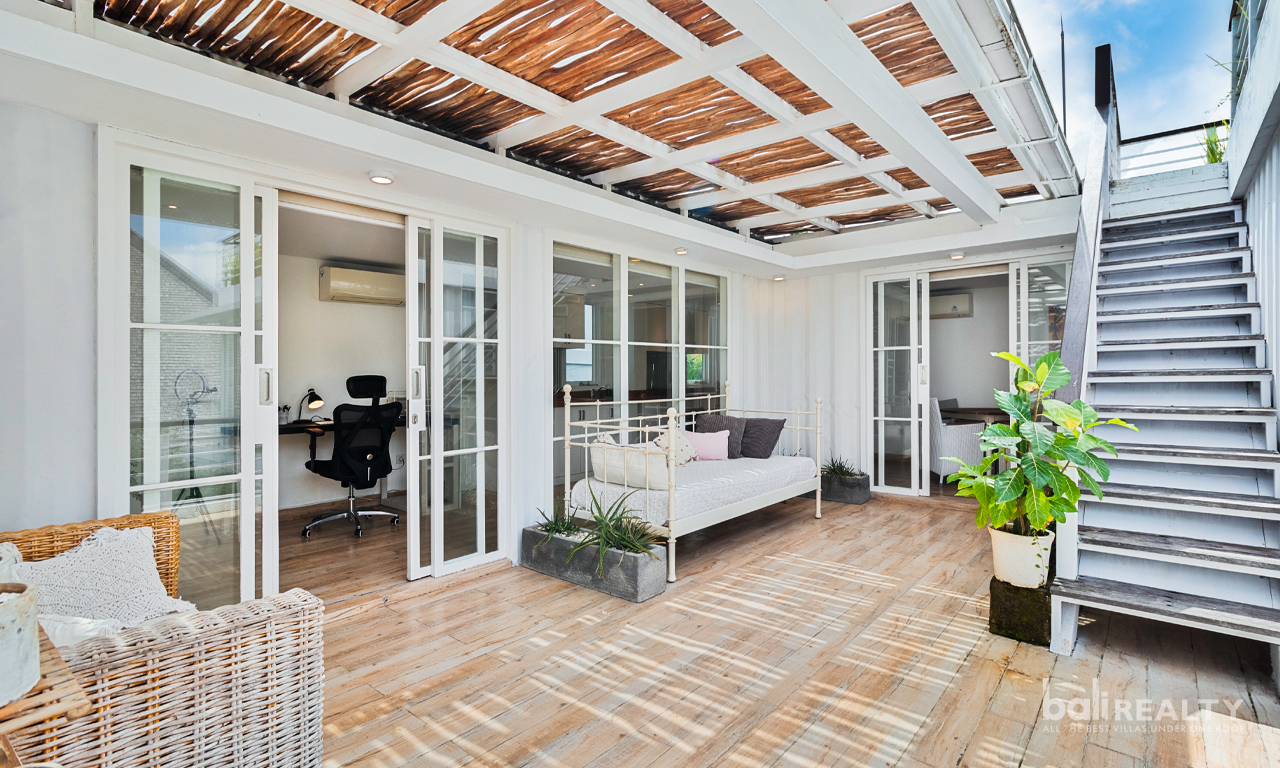 Prime Pererenan Location: Modern Four-Bedroom Villa with Jacuzzi and Rooftop, just a Short Walk to the Beach 2964 — image 4