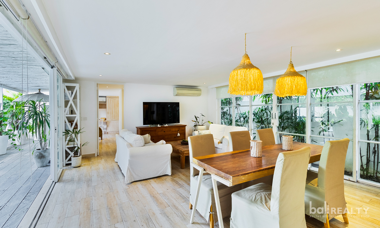 Prime Pererenan Location: Modern Four-Bedroom Villa with Jacuzzi and Rooftop, just a Short Walk to the Beach 2964 — image 6