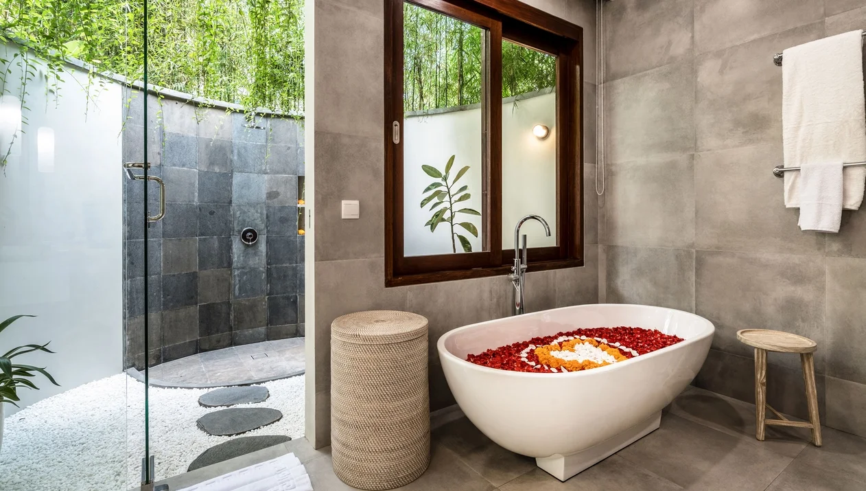 Romantic 1-Bedroom Villa in Ubud – Infinity Pool, Rooftop & Jungle View — image 6