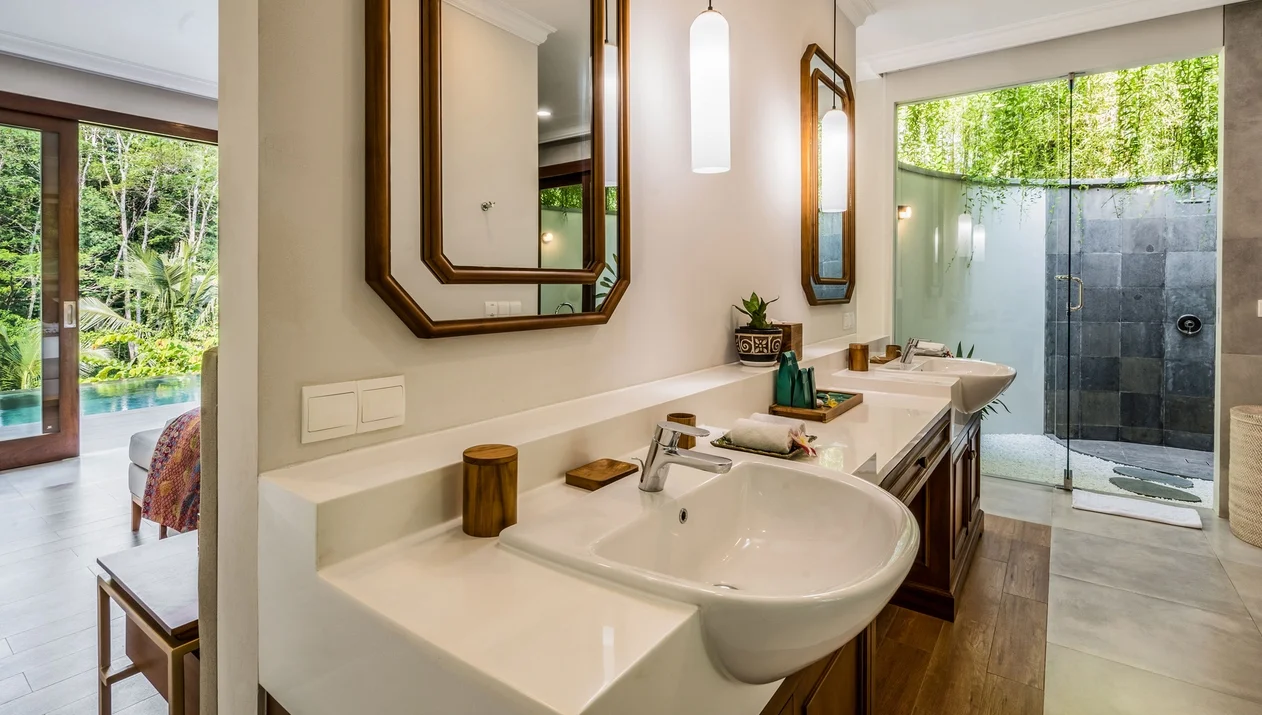 Romantic 1-Bedroom Villa in Ubud – Infinity Pool, Rooftop & Jungle View — image 10