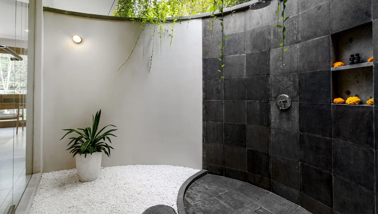 Romantic 1-Bedroom Villa in Ubud – Infinity Pool, Rooftop & Jungle View — image 12