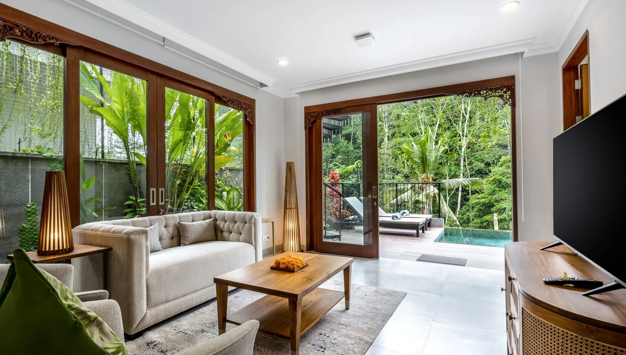 Romantic 1-Bedroom Villa in Ubud – Infinity Pool, Rooftop & Jungle View — image 4