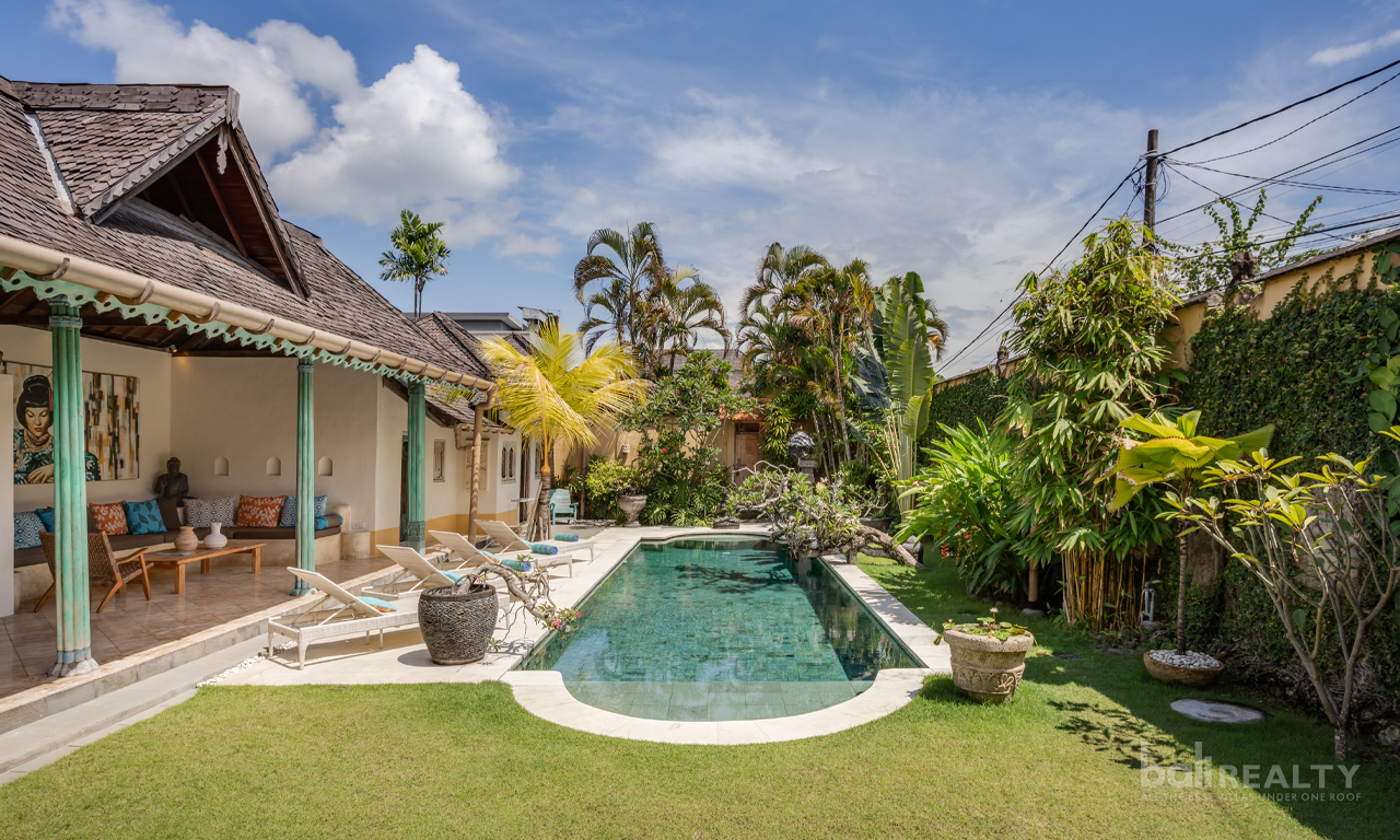 Beautiful Balinese Bohemian Three-Bedroom Villa in Seminyak – Drupadi area 2953 — image 1