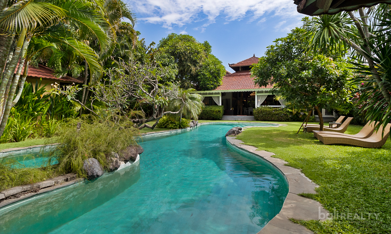 1000sqm in the Heart of Seminyak – A Rare Find 800 Metres from the Beach – 2950