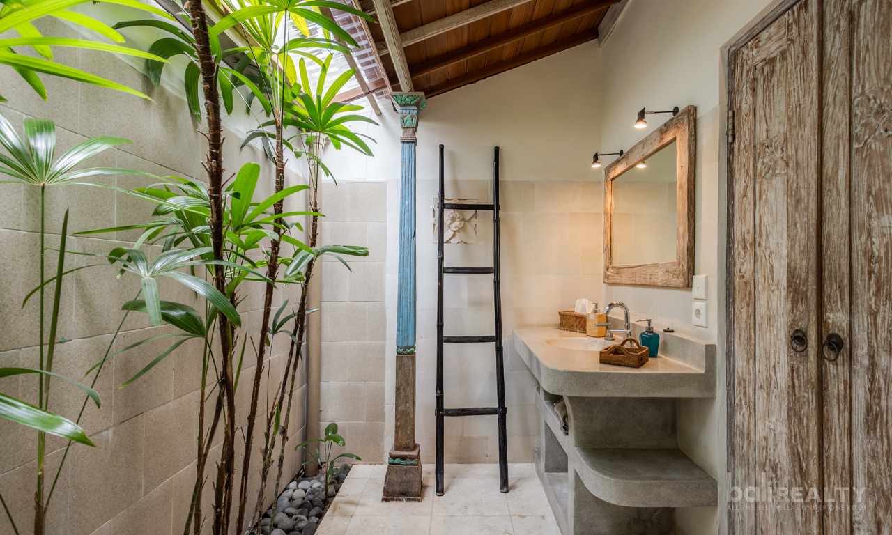 Charming Balinese Bohemian Three-Bedroom Villa with Long Lease in Prime Seminyak 2954 — image 11