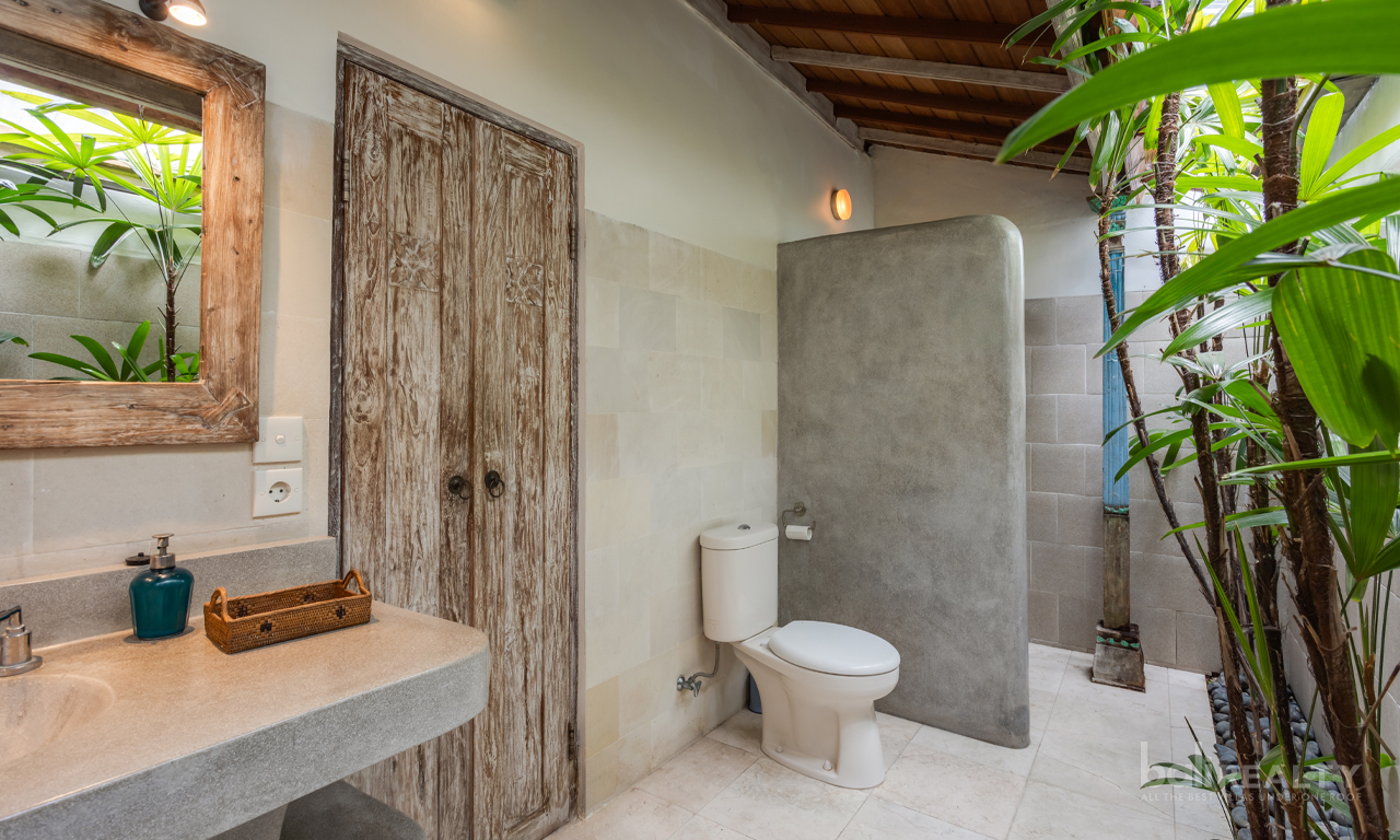Charming Balinese Bohemian Three-Bedroom Villa with Long Lease in Prime Seminyak 2954 — image 12