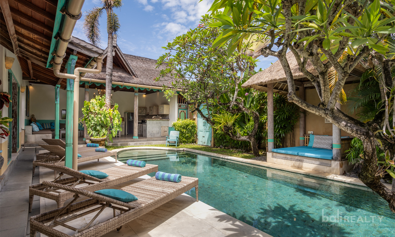 Charming Balinese Bohemian Three-Bedroom Villa with Long Lease in Prime Seminyak 2954 — image 1
