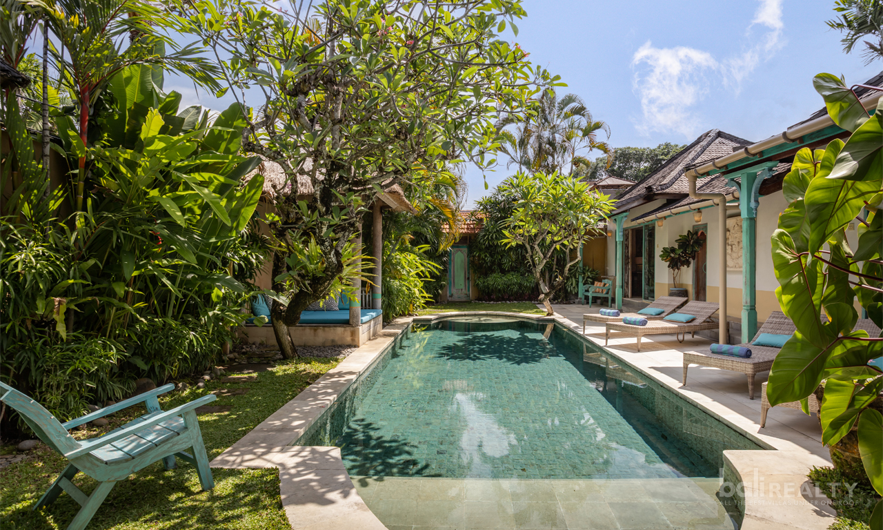Charming Balinese Bohemian Three-Bedroom Villa with Long Lease in Prime Seminyak 2954 — image 2