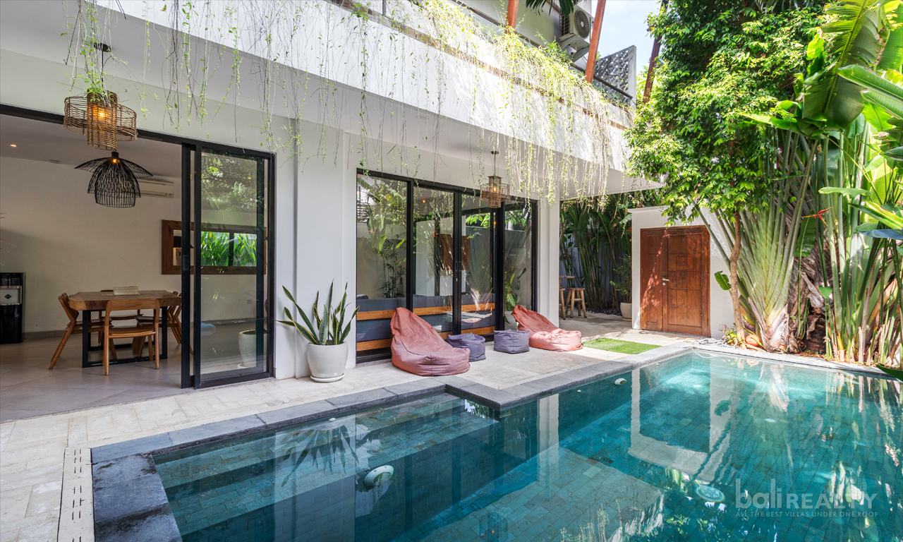 Highly Desirable 80 Year Leasehold Three-Bedroom Villa in Central Seminyak – Just a Short Walk to the Beach – 2957