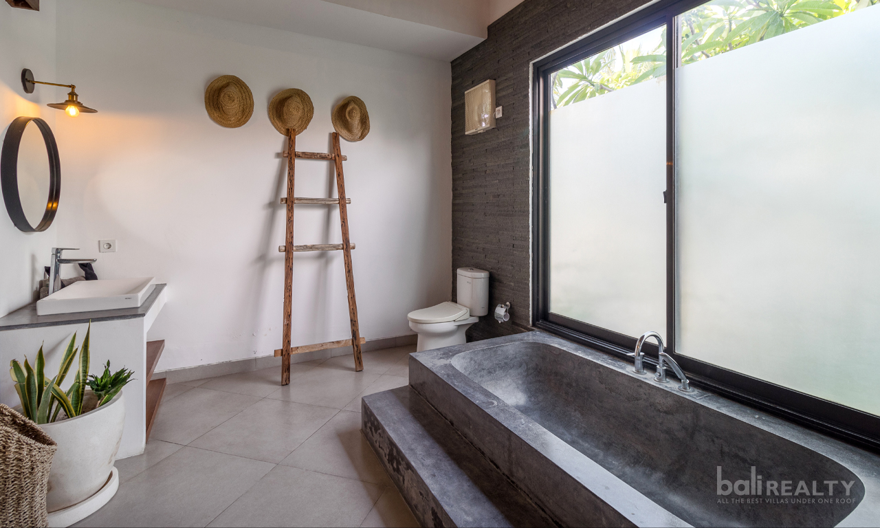 Highly Desirable 80 Year Leasehold Three-Bedroom Villa in Central Seminyak – Just a Short Walk to the Beach 2957 — image 9