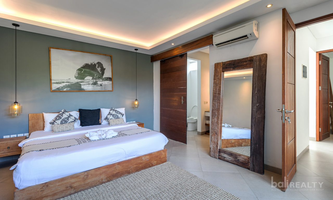 Highly Desirable 80 Year Leasehold Three-Bedroom Villa in Central Seminyak – Just a Short Walk to the Beach 2957 — image 13