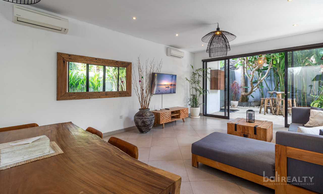 Highly Desirable 80 Year Leasehold Three-Bedroom Villa in Central Seminyak – Just a Short Walk to the Beach 2957 — image 1