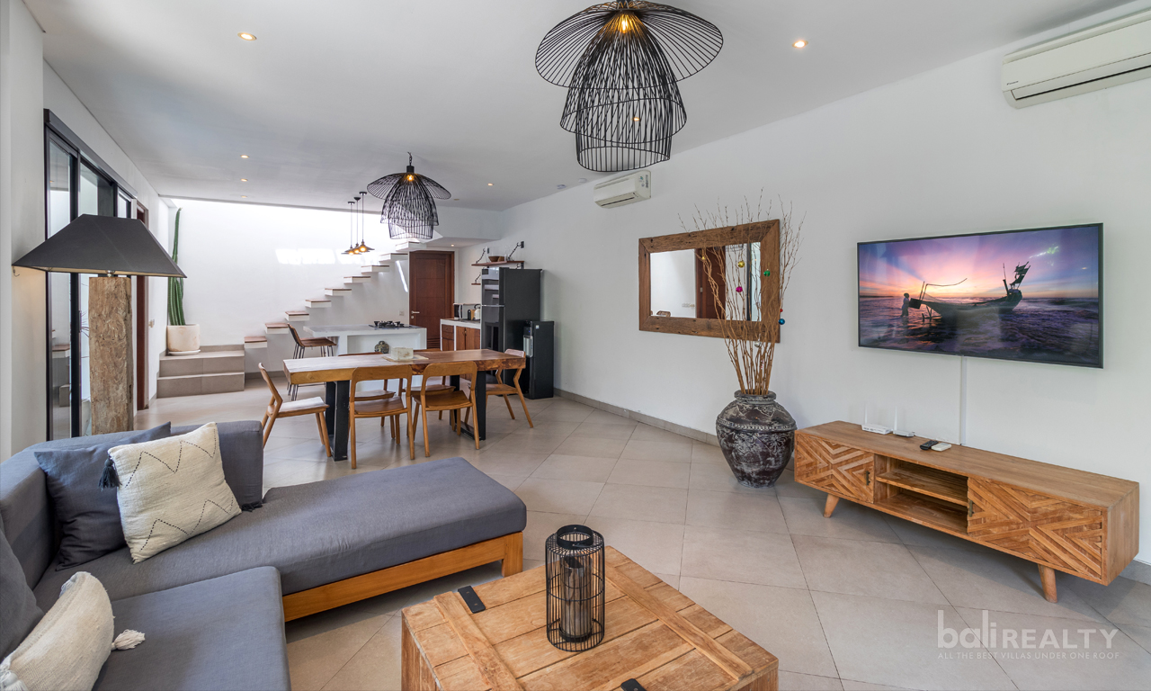 Highly Desirable 80 Year Leasehold Three-Bedroom Villa in Central Seminyak – Just a Short Walk to the Beach 2957 — image 2