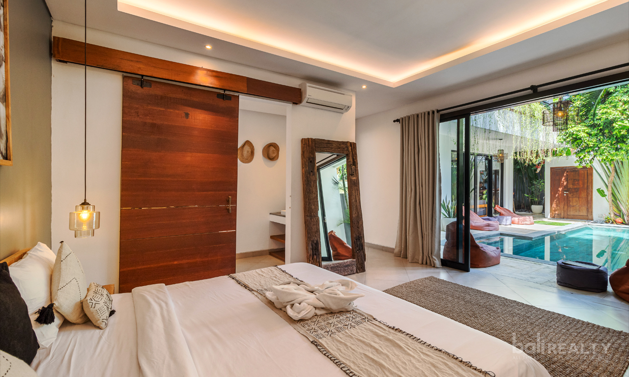 Highly Desirable 80 Year Leasehold Three-Bedroom Villa in Central Seminyak – Just a Short Walk to the Beach 2957 — image 7