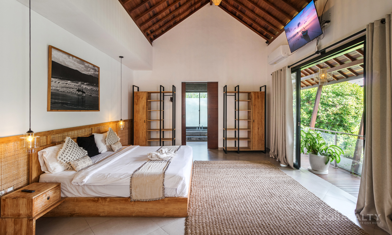 Highly Desirable 80 Year Leasehold Three-Bedroom Villa in Central Seminyak – Just a Short Walk to the Beach 2957 — image 8