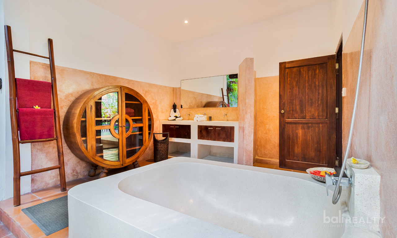 Affordable 2 Bedroom Leasehold Villa in the Heart of Seminyak 2958 — image 11