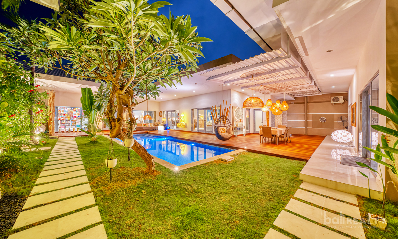 Fully Licensed Villa Complex for Sale in Seminyak – 8 Private Pool Villas + 4-Bedroom Residence – 2961