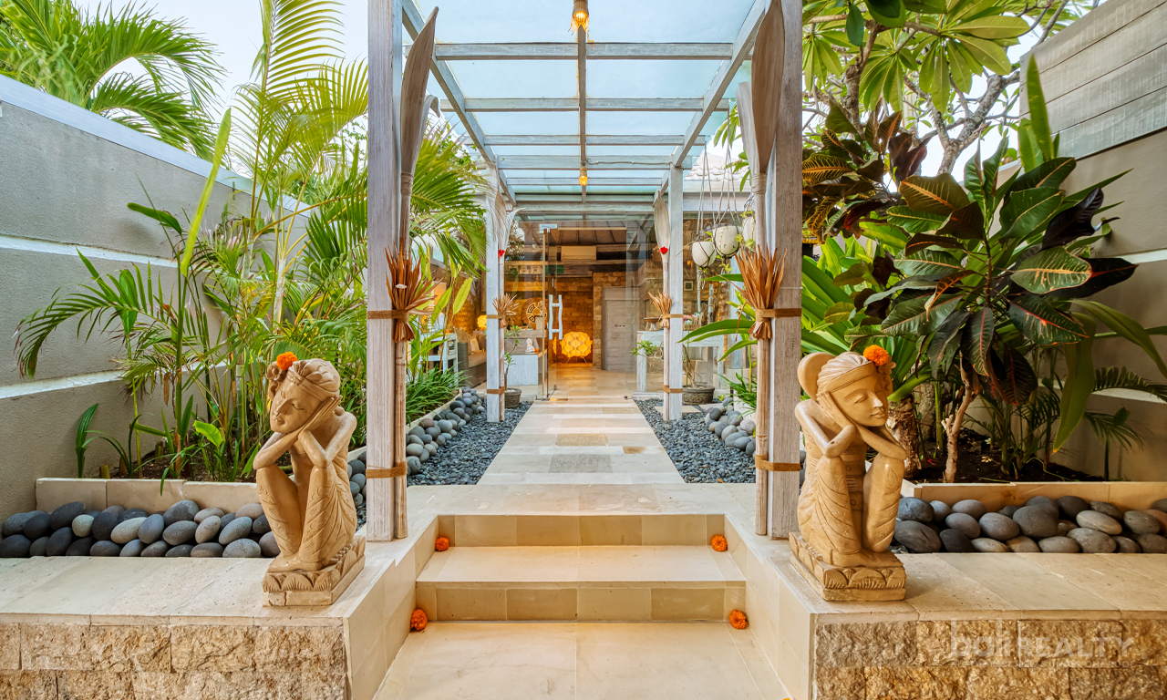 Fully Licensed Villa Complex for Sale in Seminyak – 8 Private Pool Villas + 4-Bedroom Residence 2961 — image 9